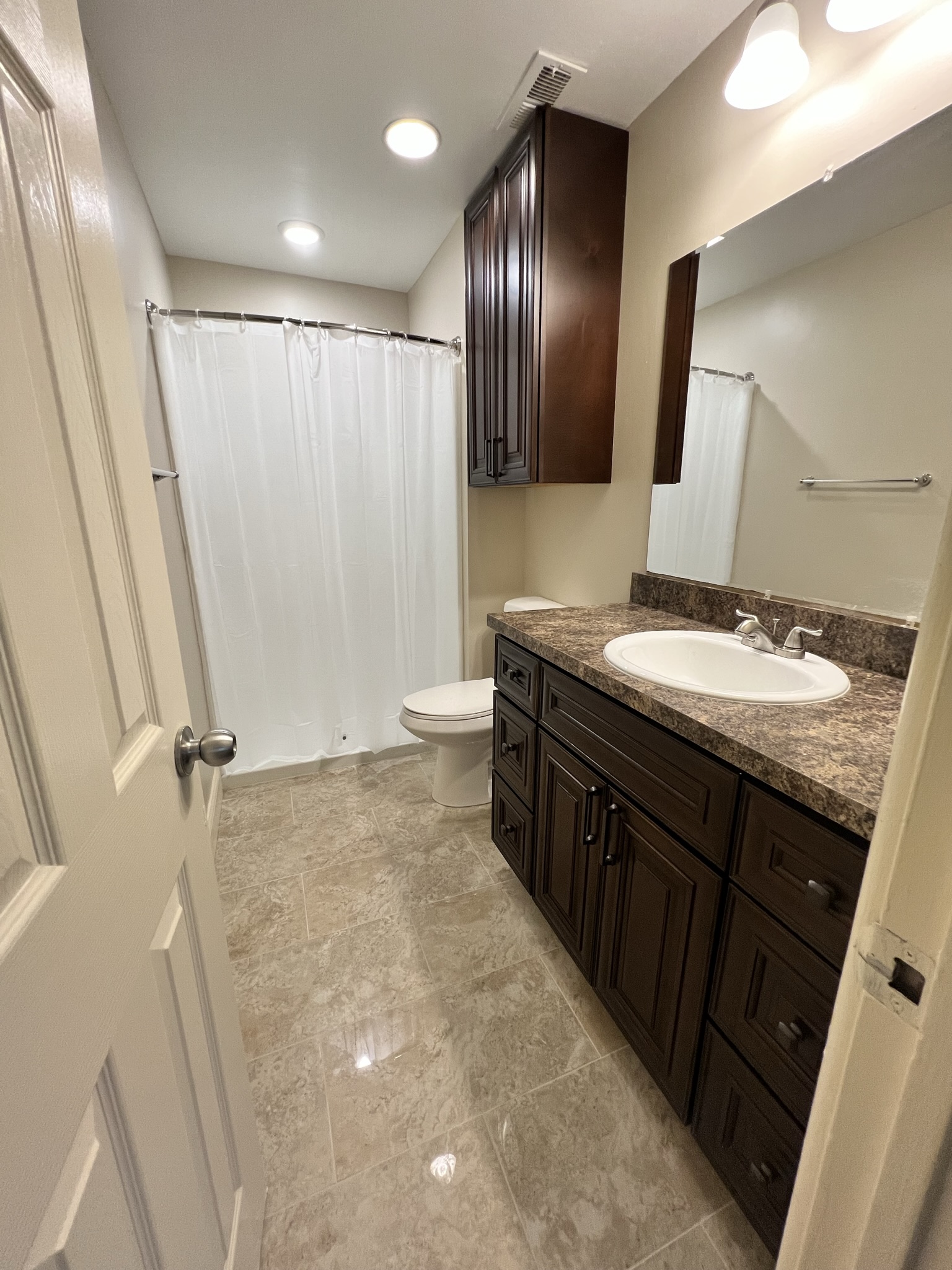 The Georgetown Apartments #10 Bathroom